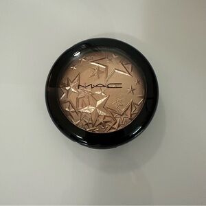 MAC Whisper Of Gilt Extra Dimension Skinfinish Highlighter